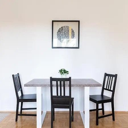 West35 Mit Balkon In Duisburg-duissern דירה